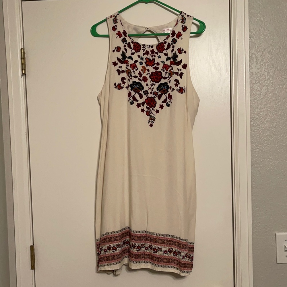 Women’s white pattern dress